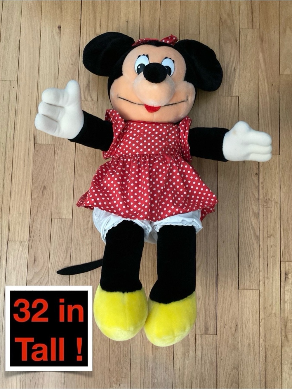Vintage Minnie Mouse jumbo 32 in plush toy. Walt Disney World 1991